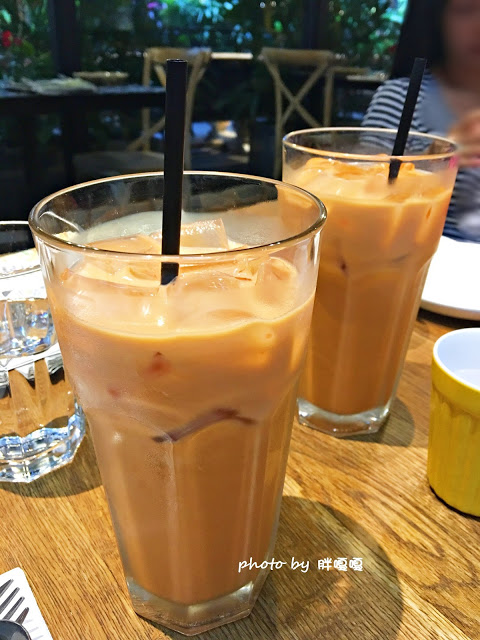 【台中 南屯】Thaï.J♔♔♔花草系、吃氣氛的餐廳，訂位電話打了不太接，餐點份量偏少、口味辨識度低、單價高，這裡就是環境美.......