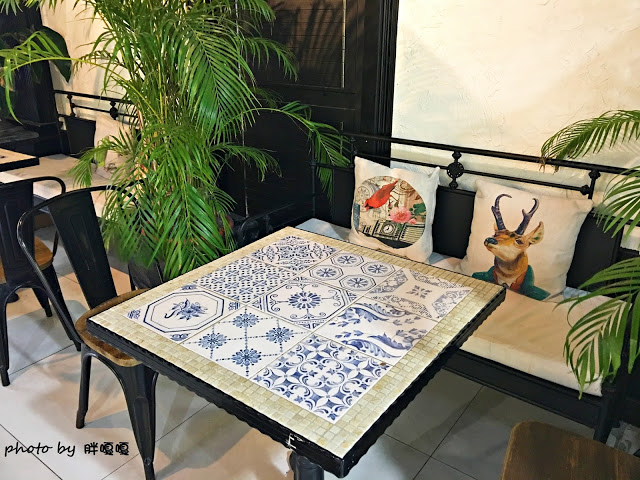 【台中 南屯】Thaï.J♔♔♔花草系、吃氣氛的餐廳，訂位電話打了不太接，餐點份量偏少、口味辨識度低、單價高，這裡就是環境美.......