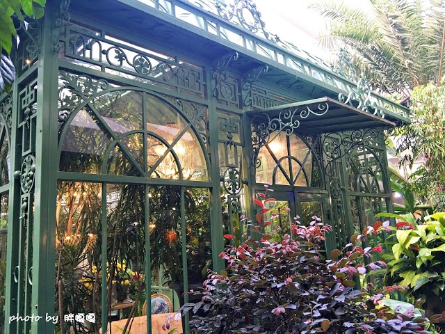 【台中 南屯】Thaï.J♔♔♔花草系、吃氣氛的餐廳，訂位電話打了不太接，餐點份量偏少、口味辨識度低、單價高，這裡就是環境美.......