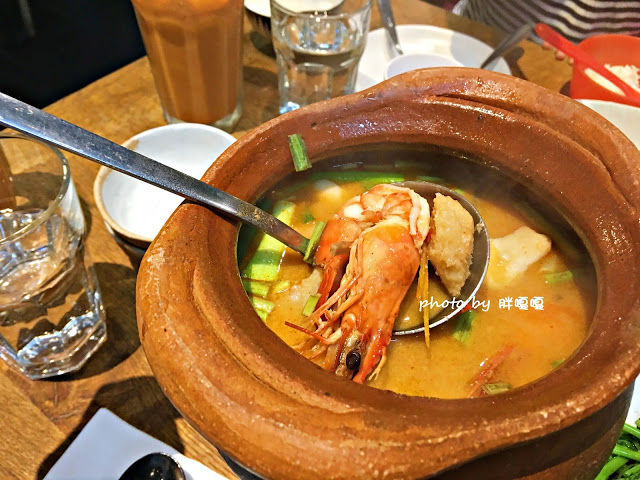 【台中 南屯】Thaï.J♔♔♔花草系、吃氣氛的餐廳，訂位電話打了不太接，餐點份量偏少、口味辨識度低、單價高，這裡就是環境美.......