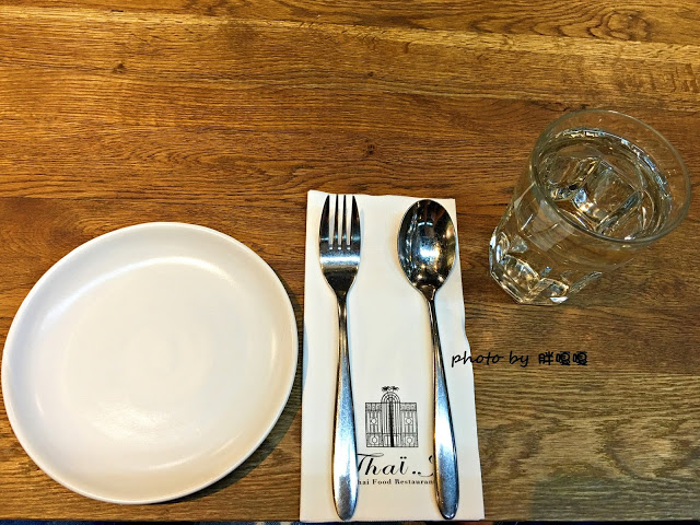 【台中 南屯】Thaï.J♔♔♔花草系、吃氣氛的餐廳，訂位電話打了不太接，餐點份量偏少、口味辨識度低、單價高，這裡就是環境美.......