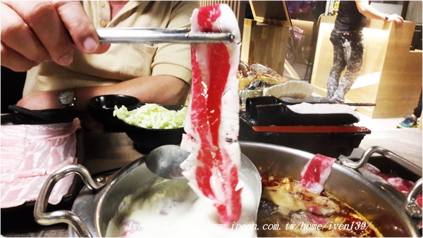 饗樂shabu精緻鍋品：《台北民生社區涮涮鍋》火鍋控的極品\推薦極品黃金香蕉蝦\彩蝦軍艦號\台北夜宵最佳去處-『饗樂shabu 精緻鍋品』