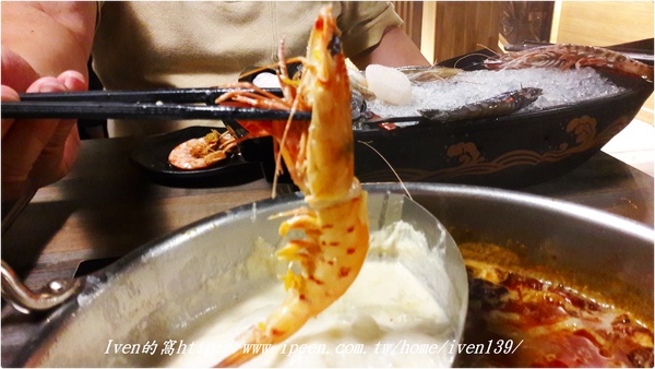 饗樂shabu精緻鍋品：《台北民生社區涮涮鍋》火鍋控的極品\推薦極品黃金香蕉蝦\彩蝦軍艦號\台北夜宵最佳去處-『饗樂shabu 精緻鍋品』