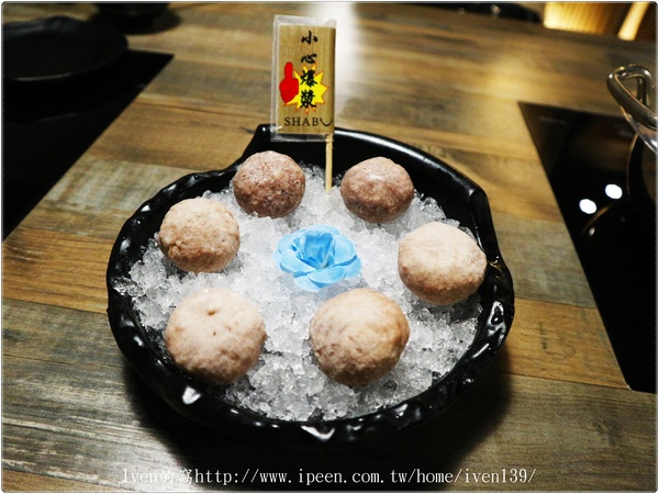 饗樂shabu精緻鍋品：《台北民生社區涮涮鍋》火鍋控的極品\推薦極品黃金香蕉蝦\彩蝦軍艦號\台北夜宵最佳去處-『饗樂shabu 精緻鍋品』