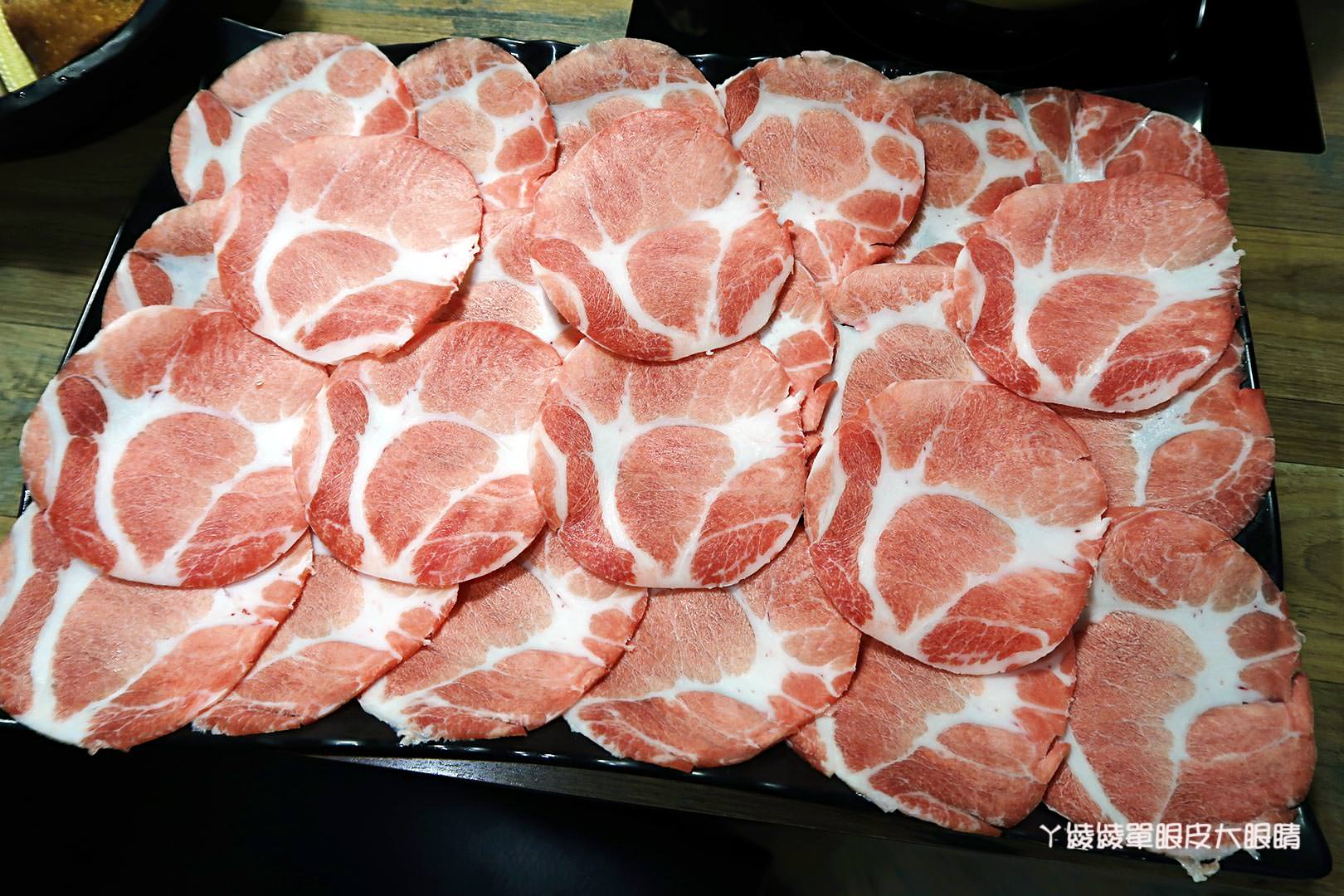 台北必吃火鍋推薦《饗樂shabu精緻鍋品》！嚇死人的大肉盤及新推出四川綠麻辣鍋