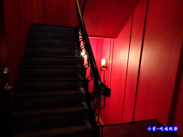 1樓往B1樓梯.jpg