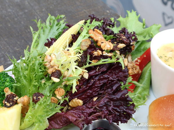 Heynuts Café 好堅果:台中美食│Heynuts Café 好堅果咖啡〃台中人氣早午餐,精誠商圈老宅咖啡館,裝潢超好拍,餐點也好好吃