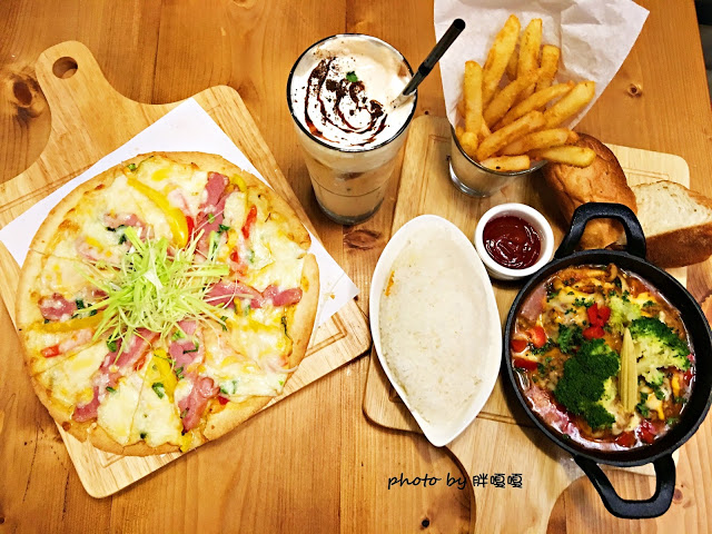 【台中 西區】Heynuts Café 好堅果咖啡□■□體驗團□■□環境舒適，餐點好吃，還是超級寵物友善店:))