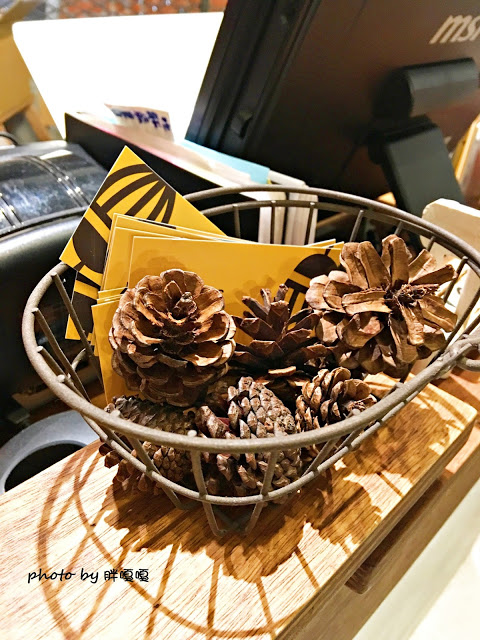 【台中 西區】Heynuts Café 好堅果咖啡□■□體驗團□■□環境舒適，餐點好吃，還是超級寵物友善店:))