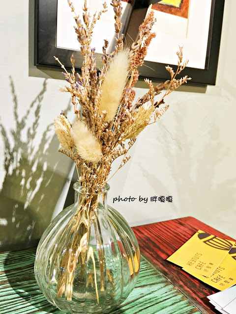 【台中 西區】Heynuts Café 好堅果咖啡□■□體驗團□■□環境舒適，餐點好吃，還是超級寵物友善店:))