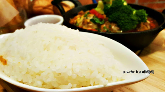 【台中 西區】Heynuts Café 好堅果咖啡□■□體驗團□■□環境舒適，餐點好吃，還是超級寵物友善店:))