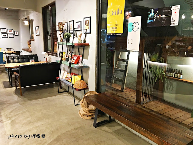 【台中 西區】Heynuts Café 好堅果咖啡□■□體驗團□■□環境舒適，餐點好吃，還是超級寵物友善店:))