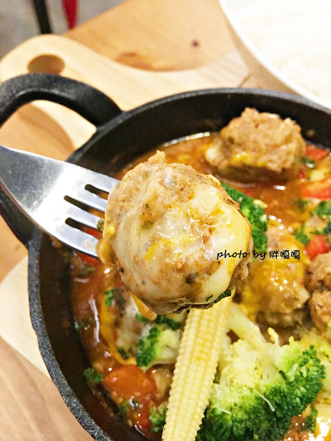 【台中 西區】Heynuts Café 好堅果咖啡□■□體驗團□■□環境舒適，餐點好吃，還是超級寵物友善店:))