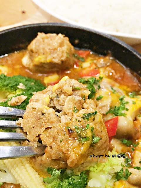 【台中 西區】Heynuts Café 好堅果咖啡□■□體驗團□■□環境舒適，餐點好吃，還是超級寵物友善店:))