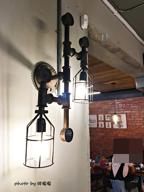 【台中 西區】Heynuts Café 好堅果咖啡□■□體驗團□■□環境舒適，餐點好吃，還是超級寵物友善店:))