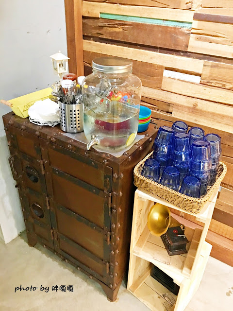 【台中 西區】Heynuts Café 好堅果咖啡□■□體驗團□■□環境舒適，餐點好吃，還是超級寵物友善店:))