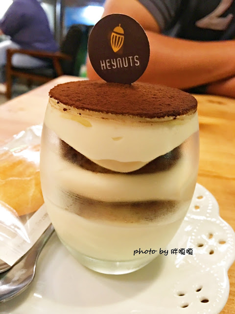 【台中 西區】Heynuts Café 好堅果咖啡□■□體驗團□■□環境舒適，餐點好吃，還是超級寵物友善店:))