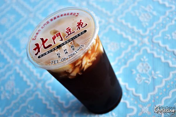 【台南。美食】 北門 / 北門豆花，古早味的好味道，俗夠大碗，炎熱的天氣就該沁涼一下，永隆宮廣場前，近烏腳病紀念館 / 北門遊客中心 / 水晶教堂