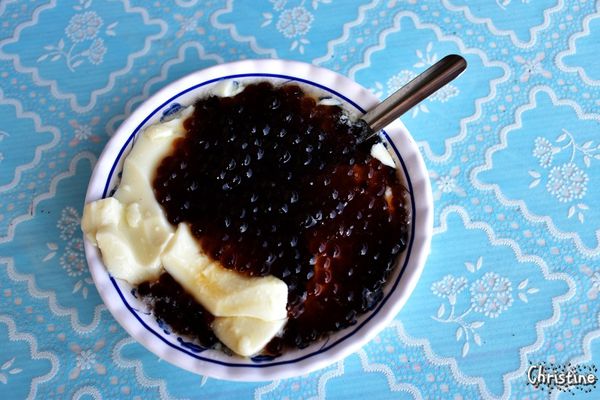 【台南。美食】 北門 / 北門豆花，古早味的好味道，俗夠大碗，炎熱的天氣就該沁涼一下，永隆宮廣場前，近烏腳病紀念館 / 北門遊客中心 / 水晶教堂
