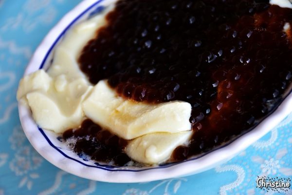 【台南。美食】 北門 / 北門豆花，古早味的好味道，俗夠大碗，炎熱的天氣就該沁涼一下，永隆宮廣場前，近烏腳病紀念館 / 北門遊客中心 / 水晶教堂