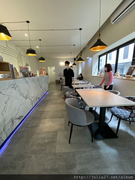 20200321_080419139_iOS