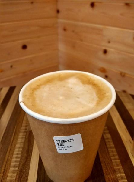 Jo-Line Coffee & JUICE： Jo-Line Coffee & JUICE-政大校園旁巷子裡的小店  有萌貓還有正妹店員  餐點和飲品也都很有特色喔  快來個悠閒下午茶吧