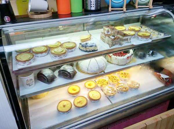 Jo-Line Coffee & JUICE： Jo-Line Coffee & JUICE-政大校園旁巷子裡的小店  有萌貓還有正妹店員  餐點和飲品也都很有特色喔  快來個悠閒下午茶吧