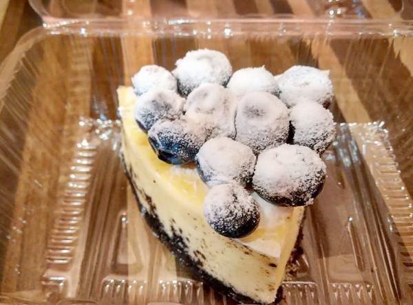 Jo-Line Coffee & JUICE： Jo-Line Coffee & JUICE-政大校園旁巷子裡的小店  有萌貓還有正妹店員  餐點和飲品也都很有特色喔  快來個悠閒下午茶吧