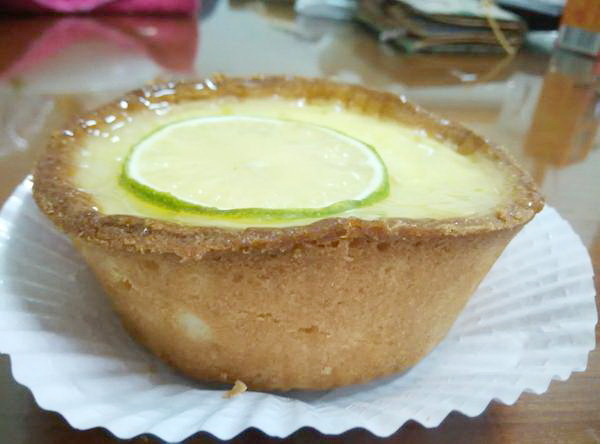 Jo-Line Coffee & JUICE： Jo-Line Coffee & JUICE-政大校園旁巷子裡的小店  有萌貓還有正妹店員  餐點和飲品也都很有特色喔  快來個悠閒下午茶吧