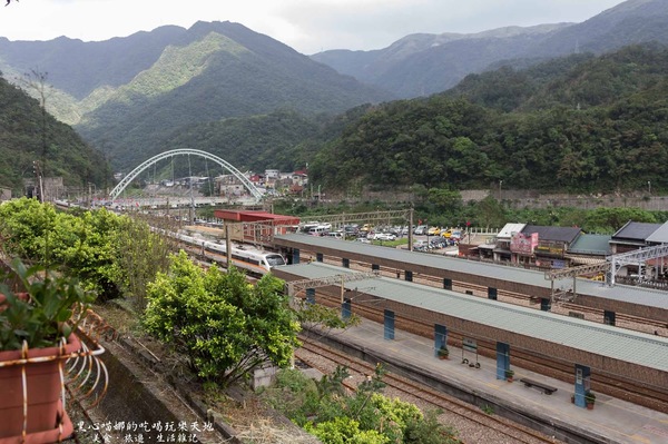 猴硐貓村：新北景點︱侯硐/猴硐貓村　美炸了的貓咪！！黑貓其實不難拍❤