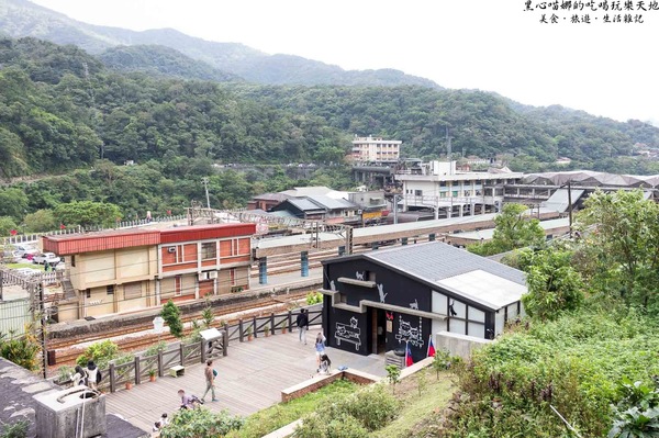 猴硐貓村：新北景點︱侯硐/猴硐貓村　美炸了的貓咪！！黑貓其實不難拍❤