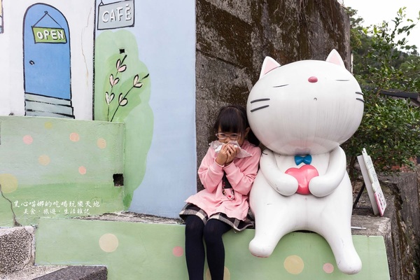 猴硐貓村：新北景點︱侯硐/猴硐貓村　美炸了的貓咪！！黑貓其實不難拍❤