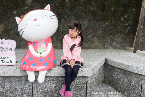 猴硐貓村：新北景點︱侯硐/猴硐貓村　美炸了的貓咪！！黑貓其實不難拍❤