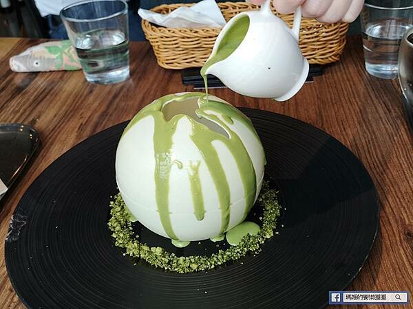 捷運中山咖啡館【咖啡瑪榭中山店】吸睛抺茶星球蛋糕桌邊秀/綠光森林般的咖啡館