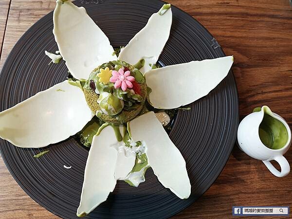 捷運中山咖啡館【咖啡瑪榭中山店】吸睛抺茶星球蛋糕桌邊秀/綠光森林般的咖啡館
