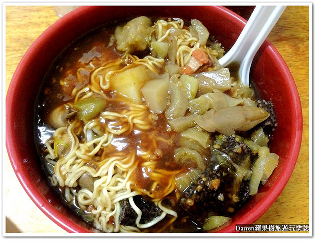 『桃園市中壢區』阿金滷味港式滷味★中壢車站商圈深受學生族群喜愛的平價滷味攤/近中壢火車站美食小吃