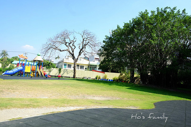 彰化縣大村鄉旅遊行程推薦大村國小 彰化 彩色幾何積木王國 隱藏彩虹圖書館 造型葡萄溜滑梯 大村國小 Walkerland 窩客島 Walkerland 窩客島