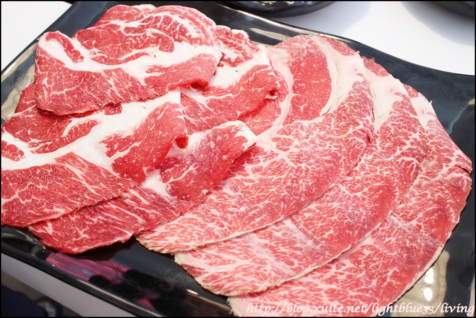 [ 大安站美食 ] 夠夠肉火鍋～牛排等級的高品質肉品搭香炒石頭火鍋，比臉大的和牛好肉吃個夠