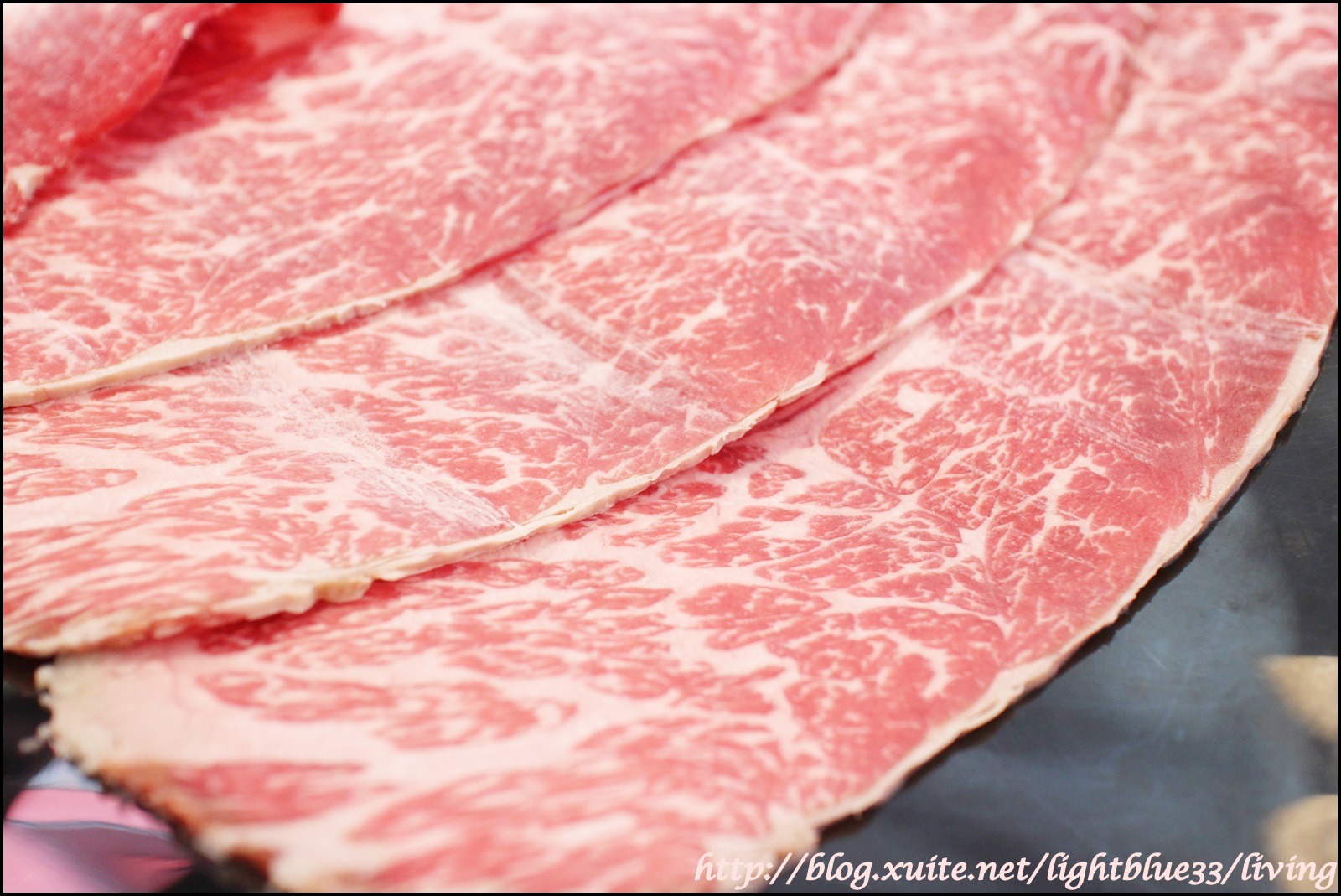 [ 大安站美食 ] 夠夠肉火鍋～牛排等級的高品質肉品搭香炒石頭火鍋，比臉大的和牛好肉吃個夠
