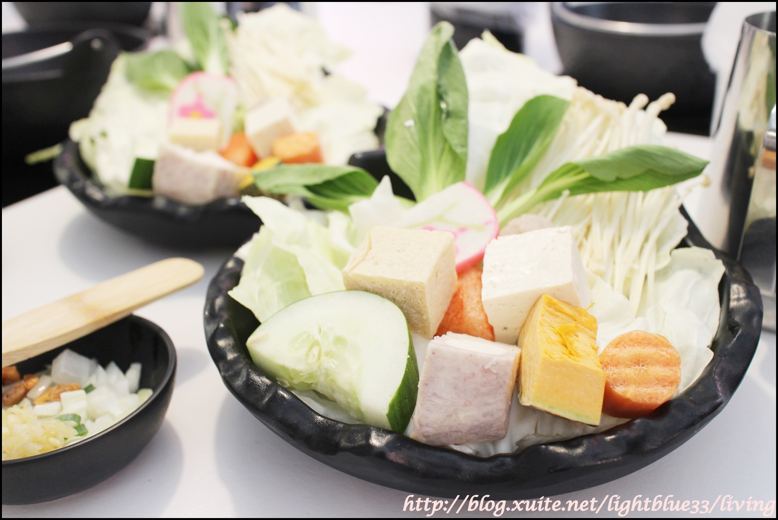 [ 大安站美食 ] 夠夠肉火鍋～牛排等級的高品質肉品搭香炒石頭火鍋，比臉大的和牛好肉吃個夠