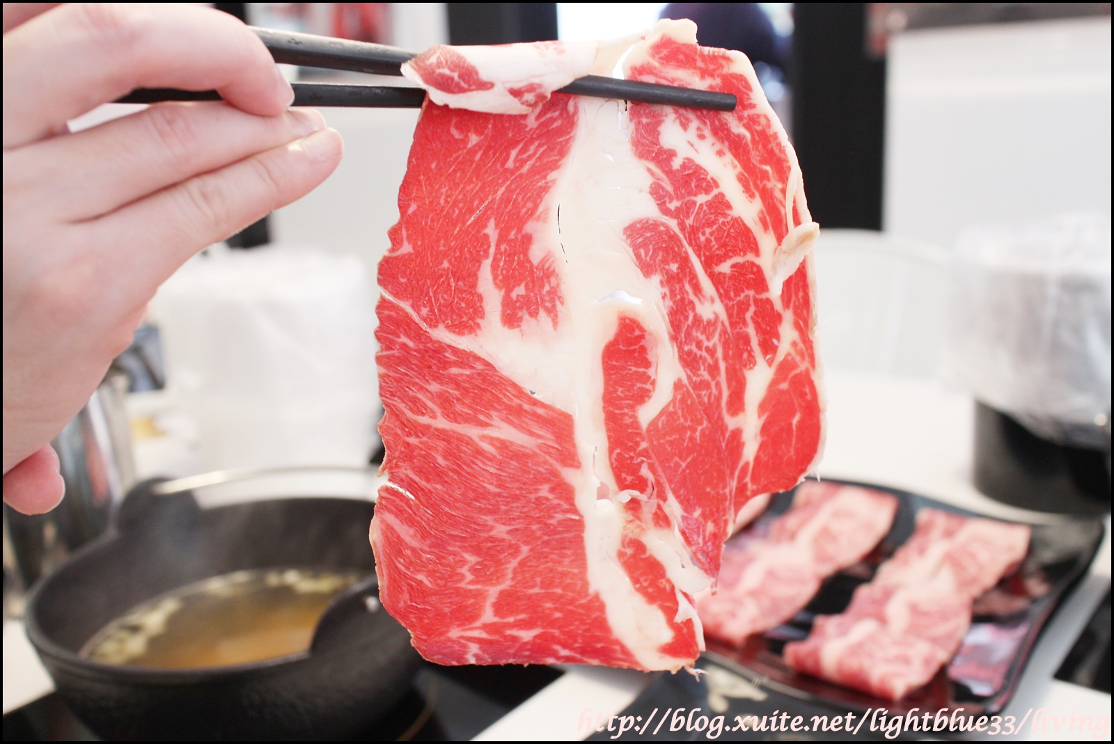 [ 大安站美食 ] 夠夠肉火鍋～牛排等級的高品質肉品搭香炒石頭火鍋，比臉大的和牛好肉吃個夠