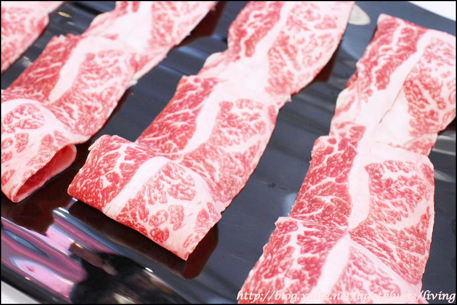 [ 大安站美食 ] 夠夠肉火鍋～牛排等級的高品質肉品搭香炒石頭火鍋，比臉大的和牛好肉吃個夠