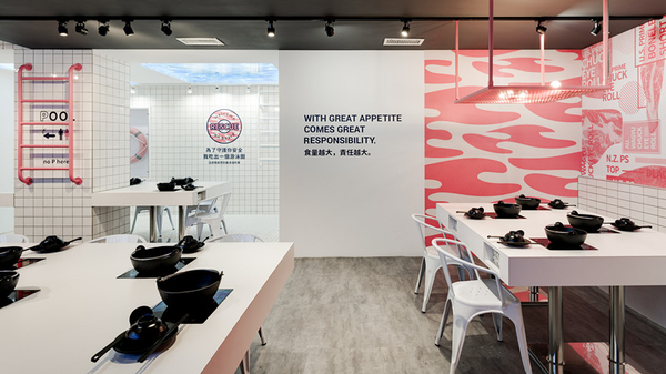 《夠夠肉》今日吃夠夠，相機也吃夠夠，網美必朝聖粉系石頭火鍋