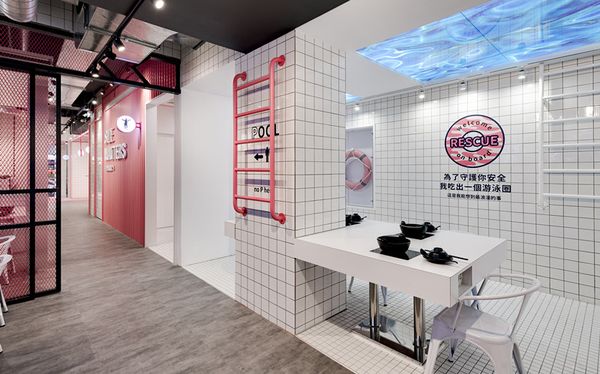 《夠夠肉》今日吃夠夠，相機也吃夠夠，網美必朝聖粉系石頭火鍋