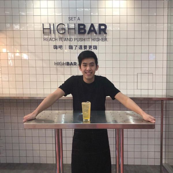 《夠夠肉》今日吃夠夠，相機也吃夠夠，網美必朝聖粉系石頭火鍋