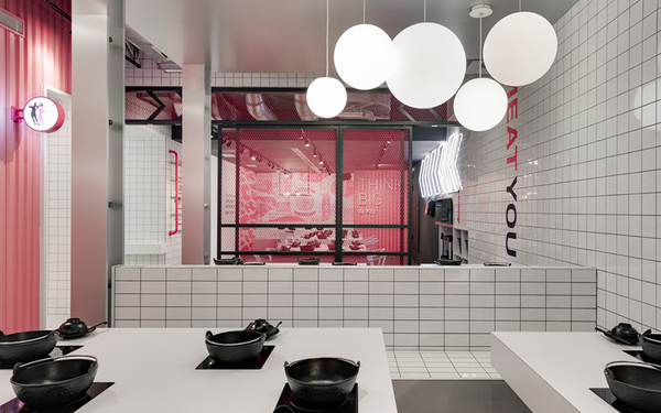 《夠夠肉》今日吃夠夠，相機也吃夠夠，網美必朝聖粉系石頭火鍋