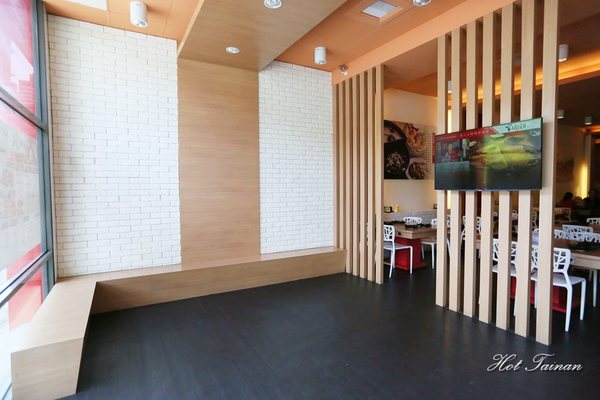 半個鍋-個人火烤兩吃鍋物(永華店):【台南美食】半個鍋-個人火烤兩吃鍋物:享受吃飯的樂趣,邊吃火鍋還可以邊燒烤