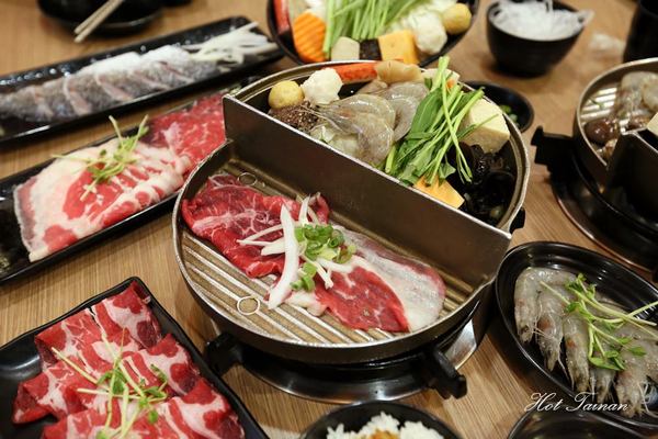 半個鍋-個人火烤兩吃鍋物(永華店):【台南美食】半個鍋-個人火烤兩吃鍋物:享受吃飯的樂趣,邊吃火鍋還可以邊燒烤