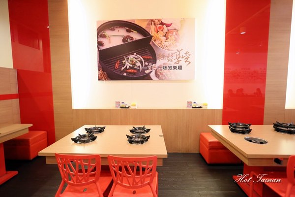 半個鍋-個人火烤兩吃鍋物(永華店):【台南美食】半個鍋-個人火烤兩吃鍋物:享受吃飯的樂趣,邊吃火鍋還可以邊燒烤