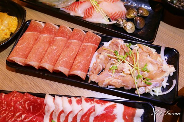 半個鍋-個人火烤兩吃鍋物(永華店):【台南美食】半個鍋-個人火烤兩吃鍋物:享受吃飯的樂趣,邊吃火鍋還可以邊燒烤